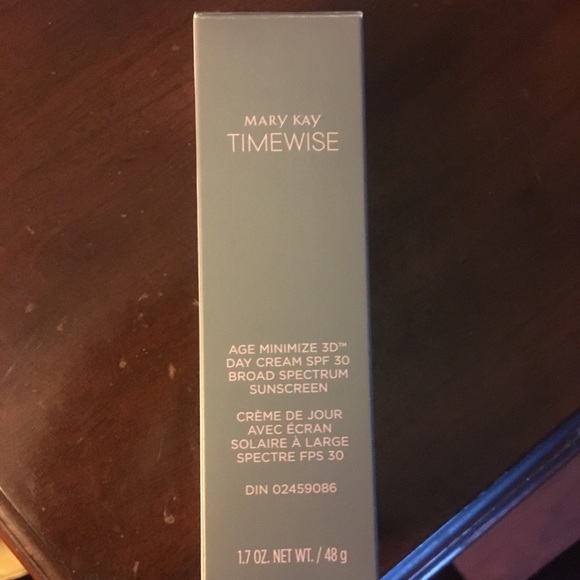 Mary Kay Age Minimize 3D Day Cream - Picture 1 of 5